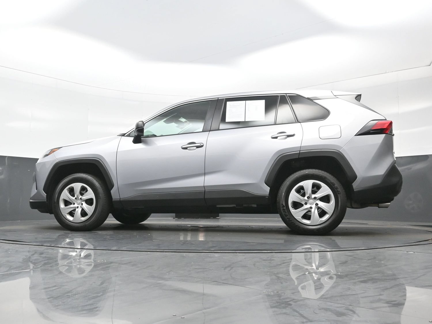 Used 2023 Toyota RAV4 LE AWD/4WD image 27