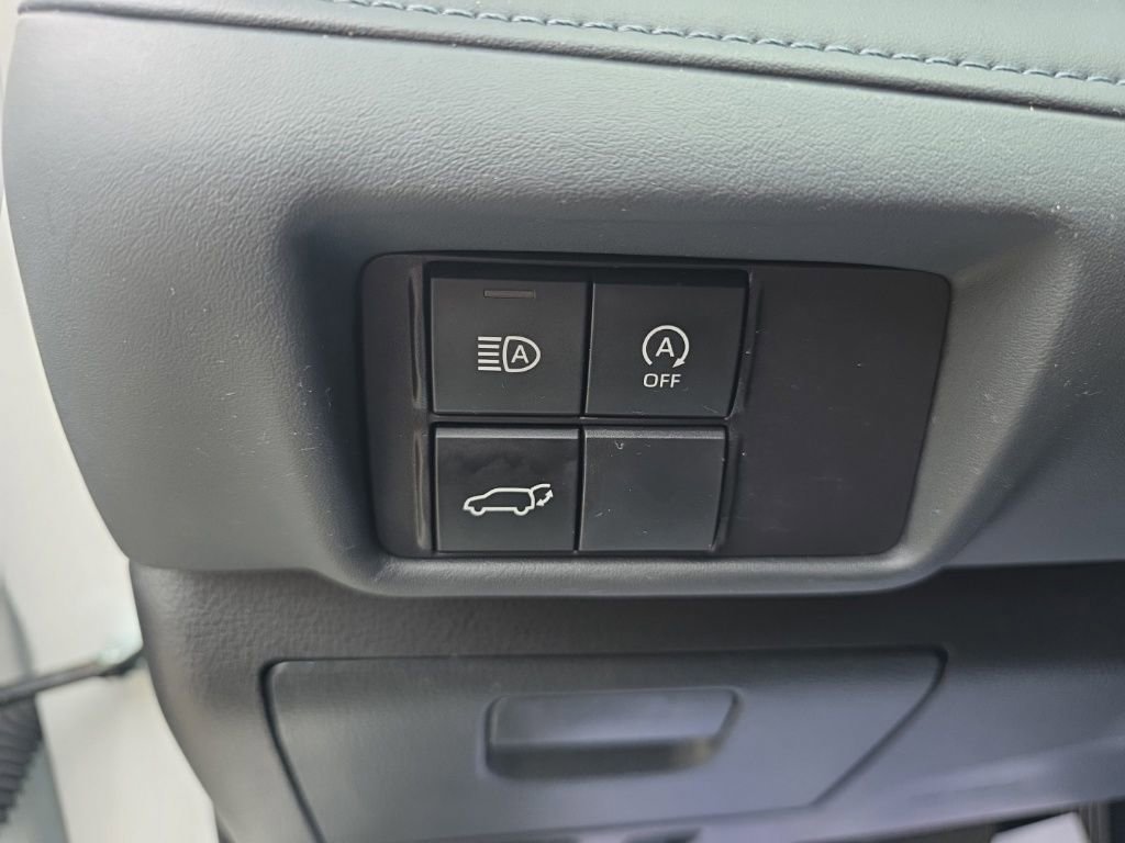 Used 2024 Toyota Highlander LE image 25