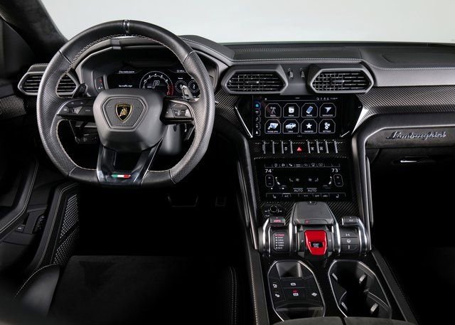Used 2022 Lamborghini Urus image 12