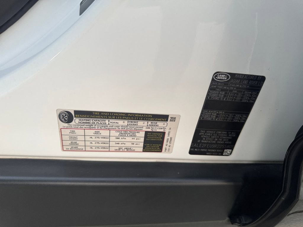 Used 2024 Land Rover Defender 130 X-Dynamic SE image 37