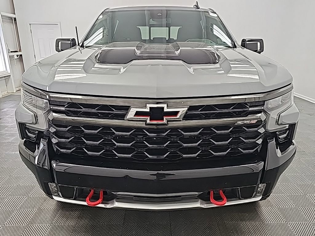 Used 2024 Chevrolet Silverado 1500 ZR2 image 3