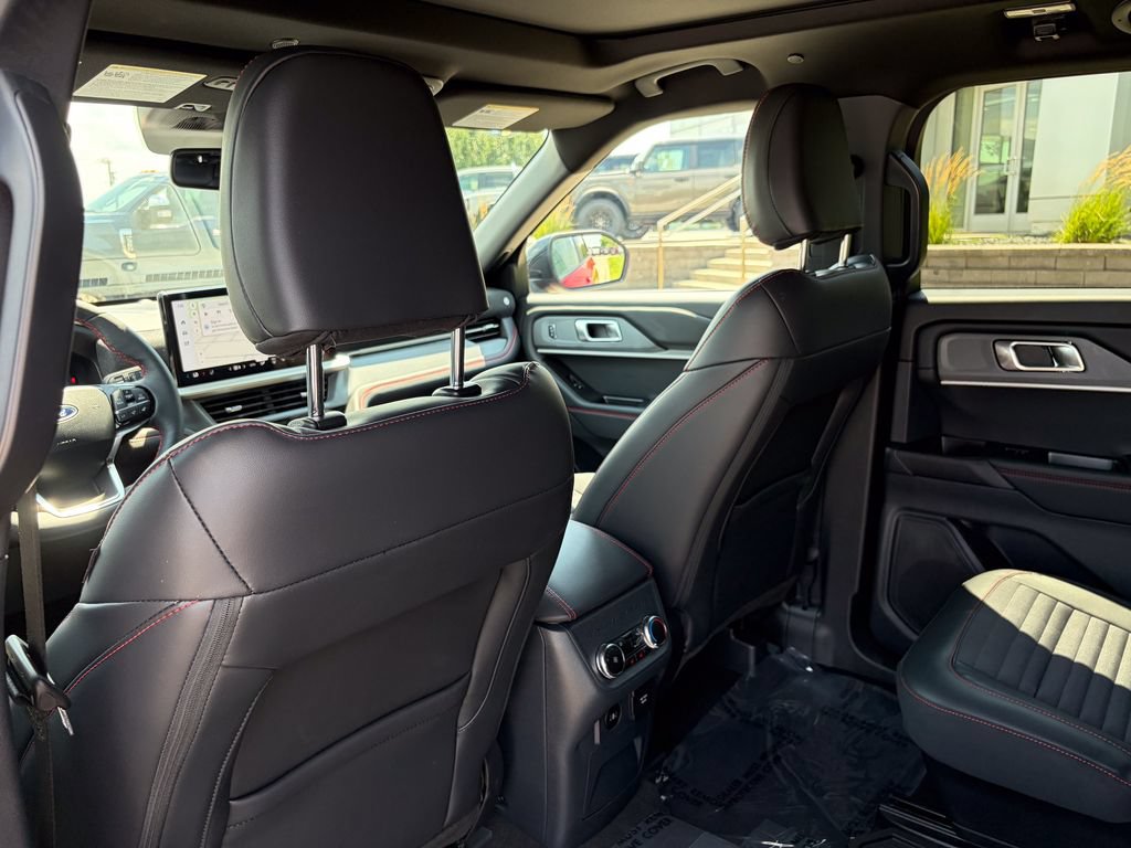 Certified 2025 Ford Explorer ST-Line w/ Premium Package AWD/4WD image 14