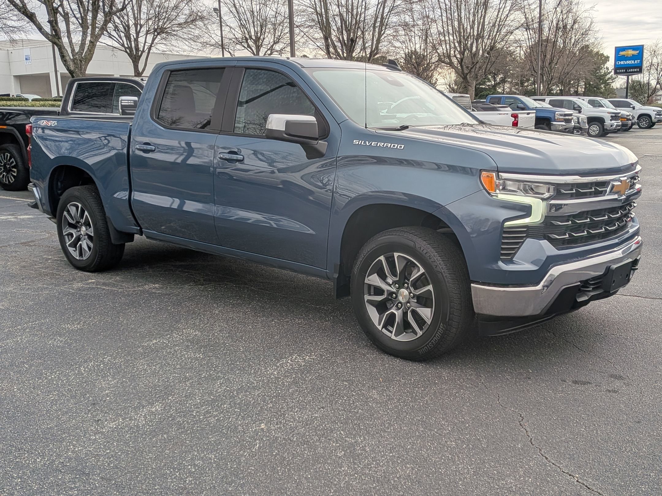 Used 2024 Chevrolet Silverado 1500 LT image 2