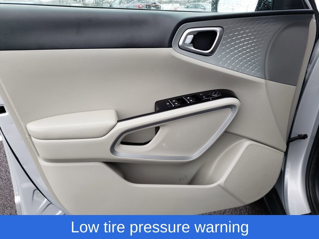 Used 2021 Kia Soul LX image 16