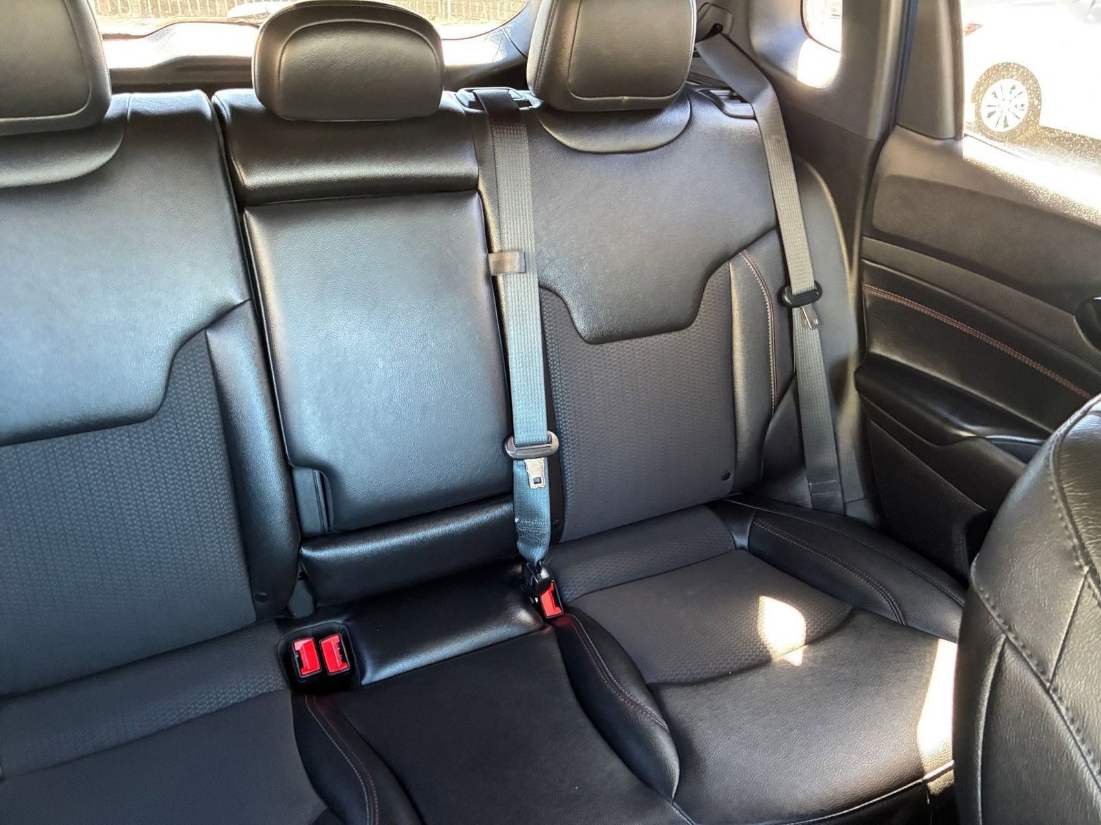 Used 2025 Jeep Compass Trailhawk AWD/4WD image 36