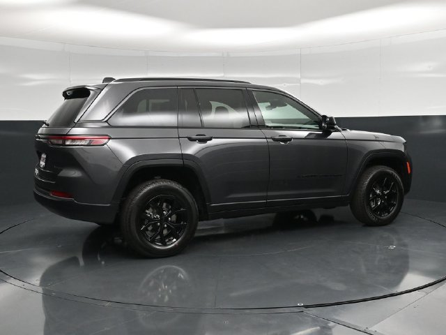 New 2026 Jeep Grand Cherokee Altitude AWD/4WD image 2