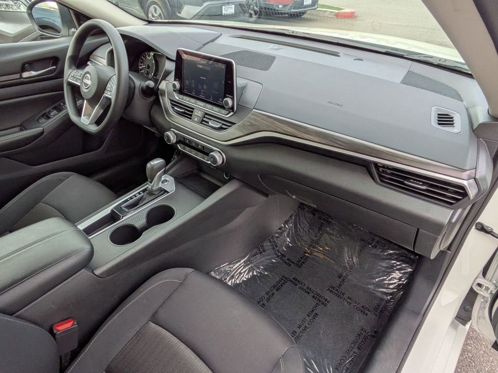 Used 2025 Nissan Altima 2.5 SV image 30