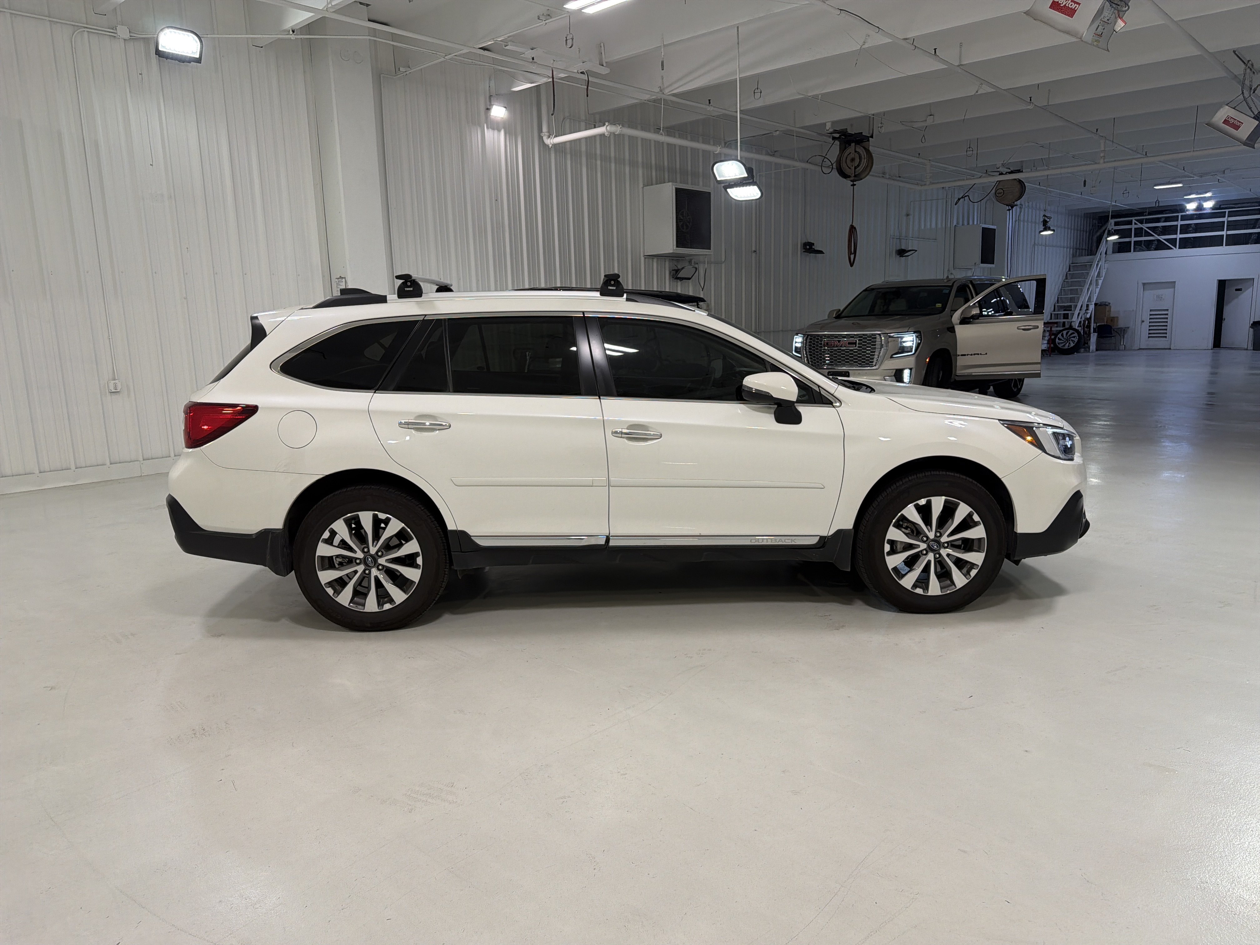 Used 2019 Subaru Outback 2.5i Touring AWD/4WD image 6