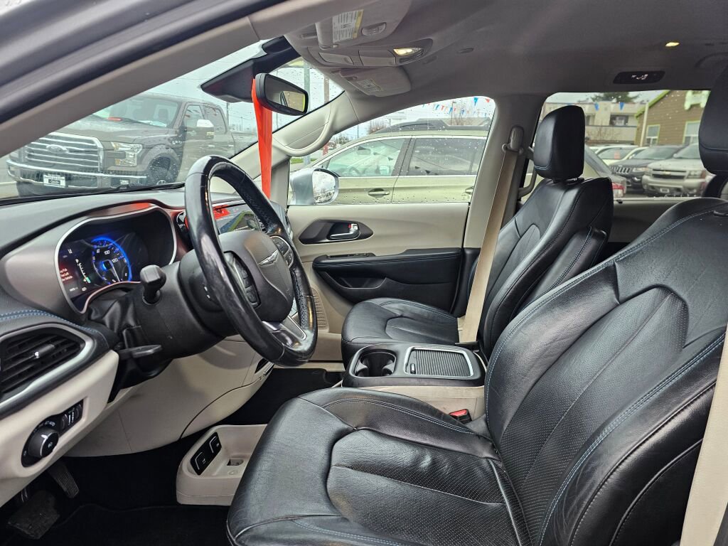 Used 2021 Chrysler Pacifica Touring-L image 23