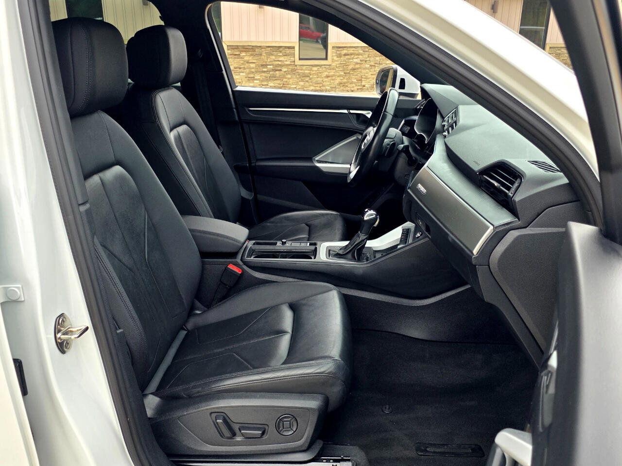 Used 2024 Audi Q3 2.0T Premium image 25