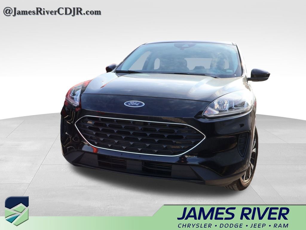 Used 2022 Ford Escape SE w/ SE Sport Appearance Package image 4