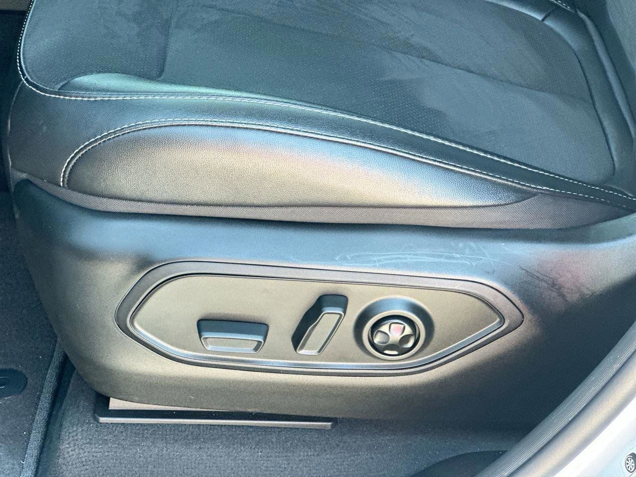 Used 2024 Jeep Grand Cherokee L Altitude RWD image 19