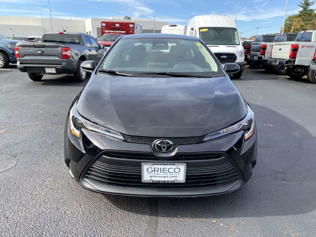 Used 2025 Toyota Corolla LE w/ LE Premium Package FWD image 8