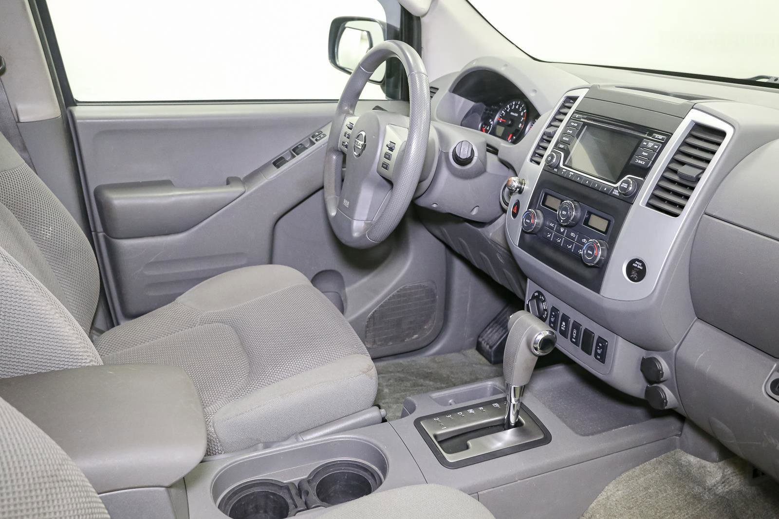 Used 2015 Nissan Frontier SV w/ SV Value Truck Package AWD/4WD image 19