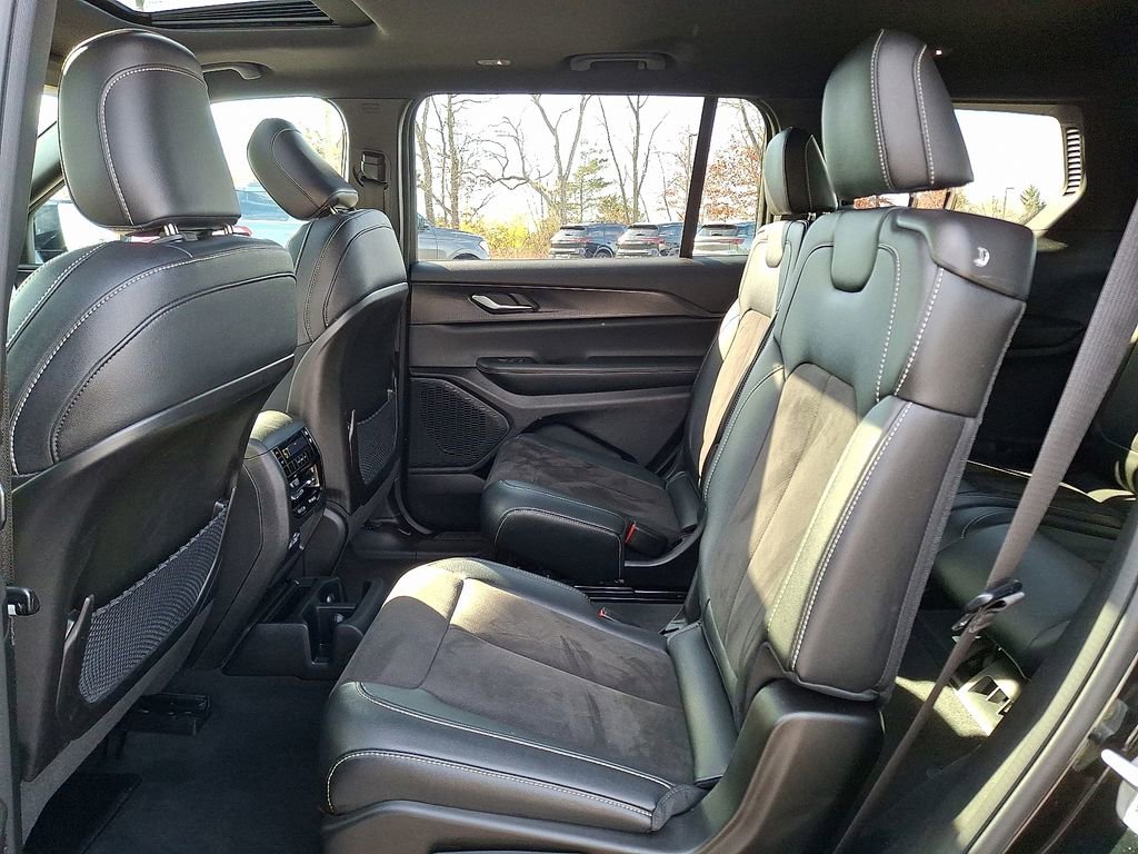 Used 2023 Jeep Grand Cherokee L Altitude image 13