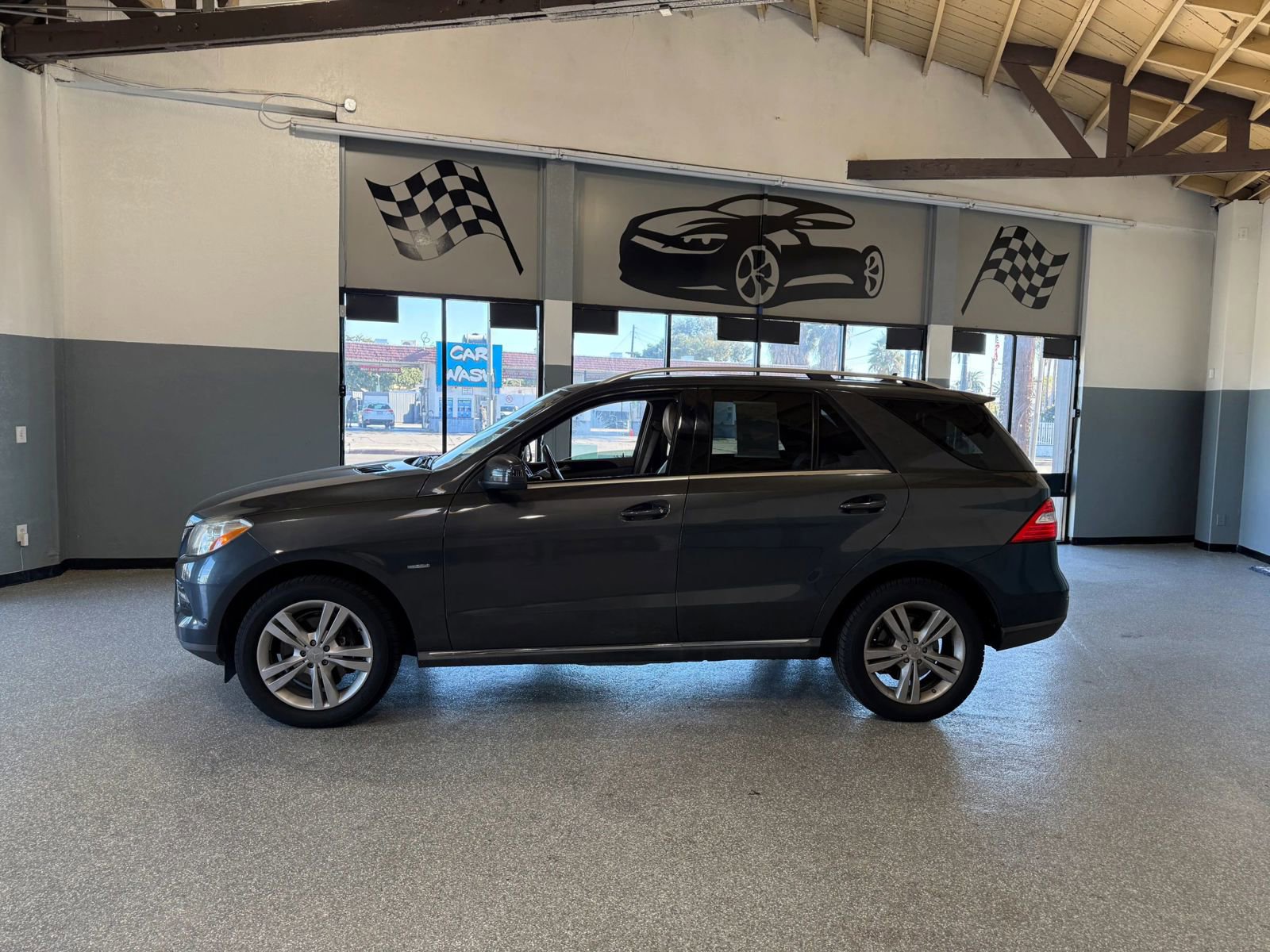 Used 2012 Mercedes-Benz ML 350 4MATIC w/ Premium 1 Pkg image 4