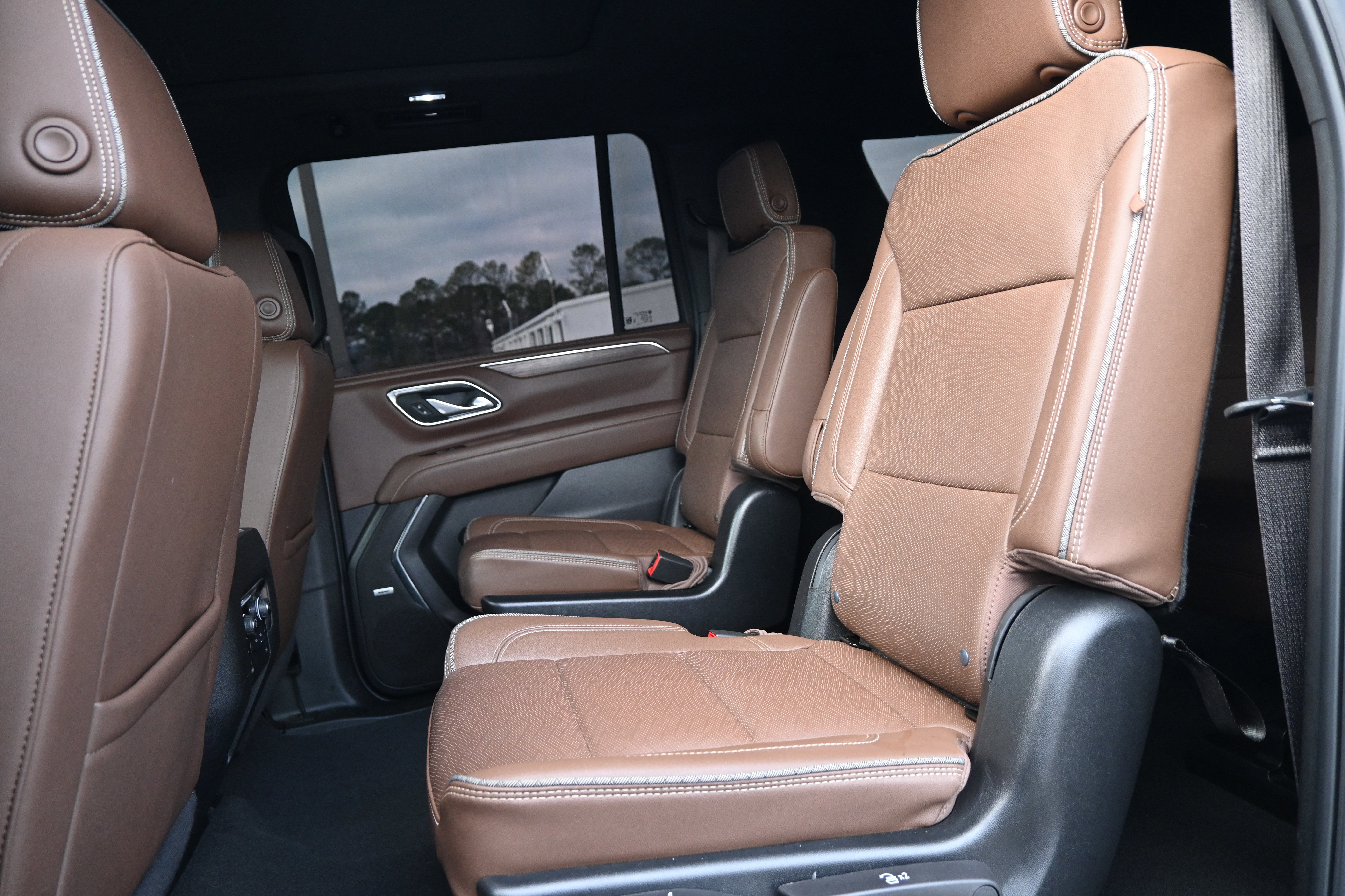 Used 2024 Chevrolet Suburban High Country image 30