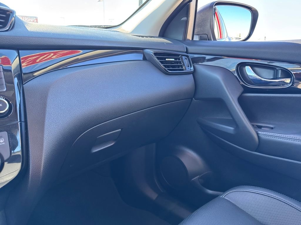 Used 2022 Nissan Rogue Sport SL w/ Premium Package image 26