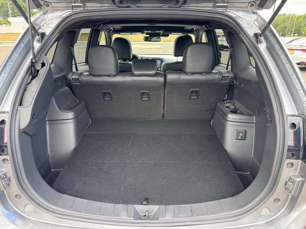 Used 2020 Mitsubishi Outlander 4WD Plug-In Hybrid image 16
