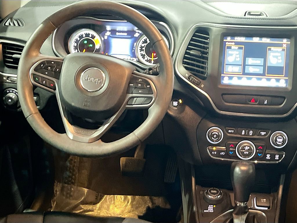 Used 2022 Jeep Cherokee Latitude Lux w/ Mopar Interior Package AWD/4WD image 22