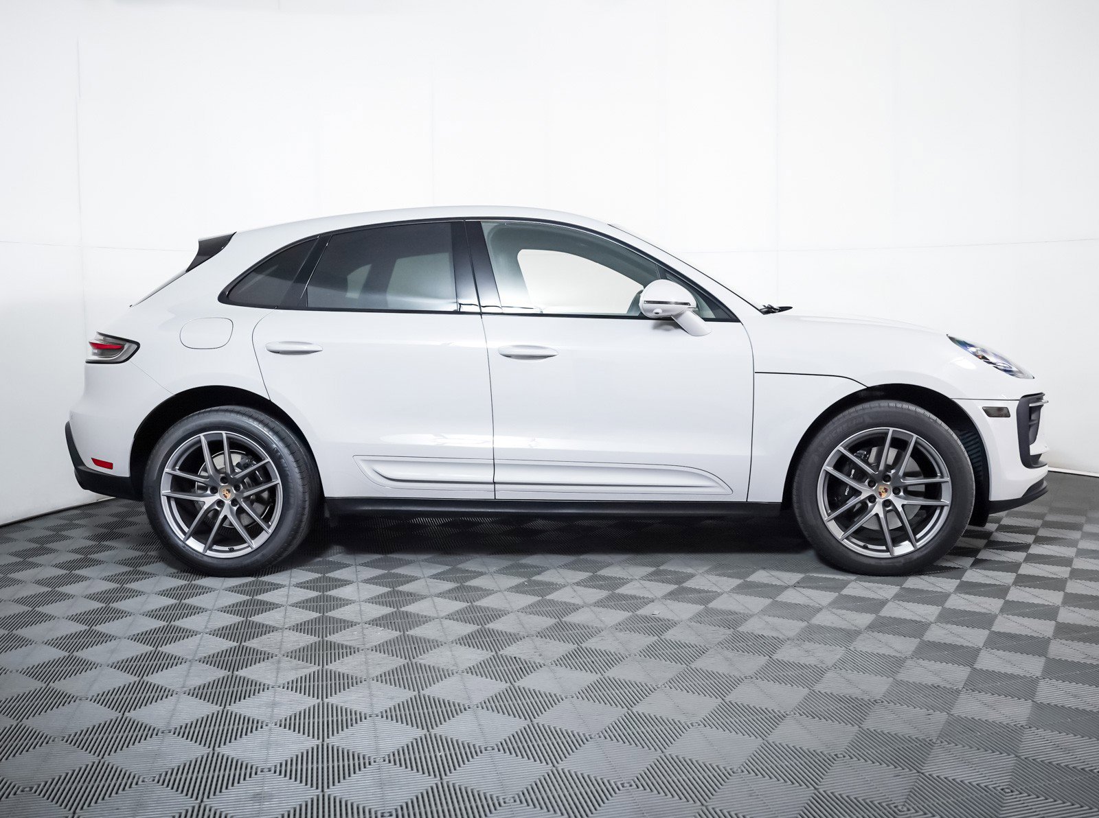 Certified 2022 Porsche Macan S w/ Premium Package Plus image 9