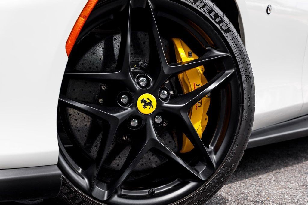 Used 2025 Ferrari Roma Spider image 9