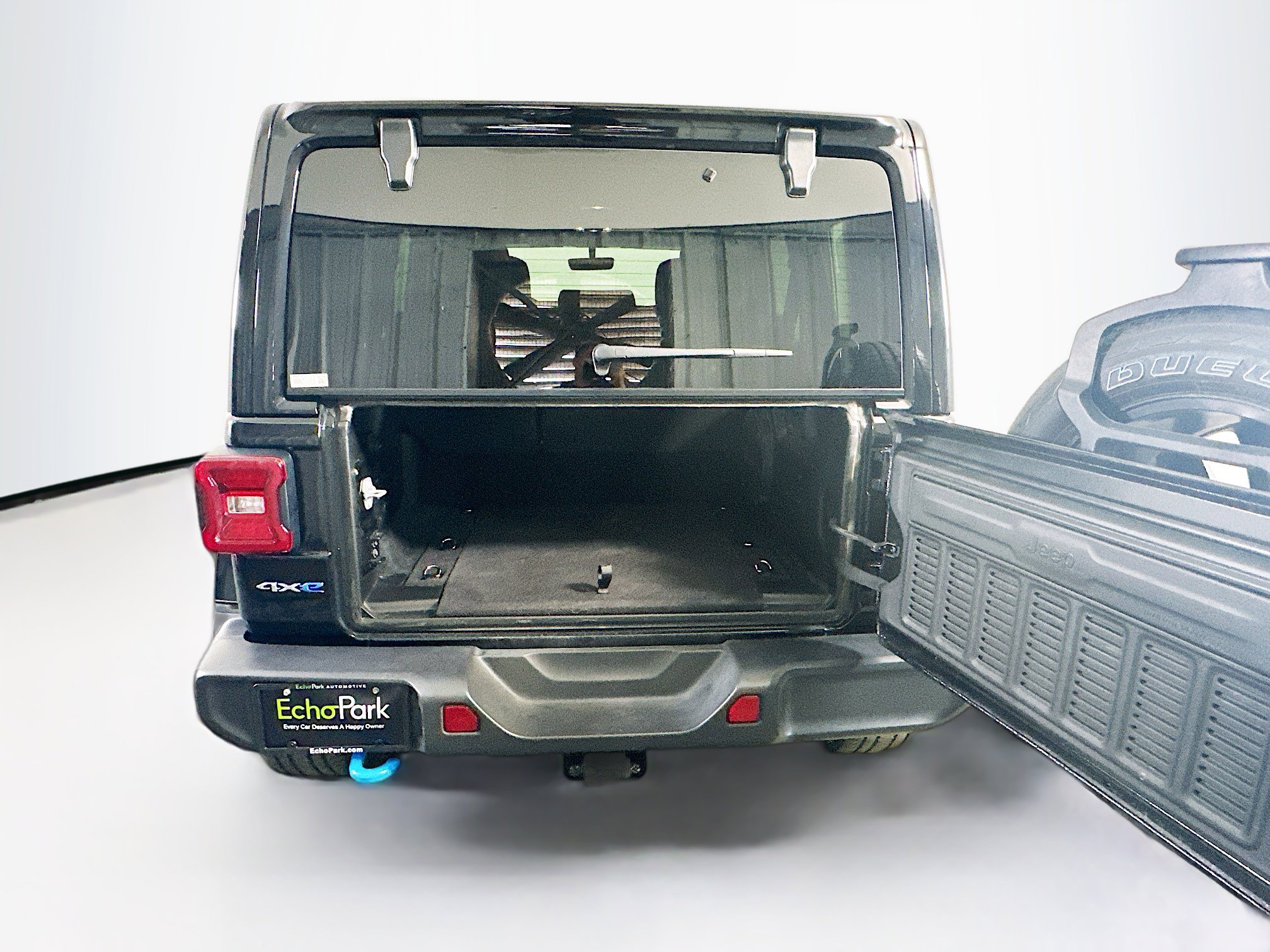 Used 2023 Jeep Wrangler Sahara w/ Cold Weather Group image 30