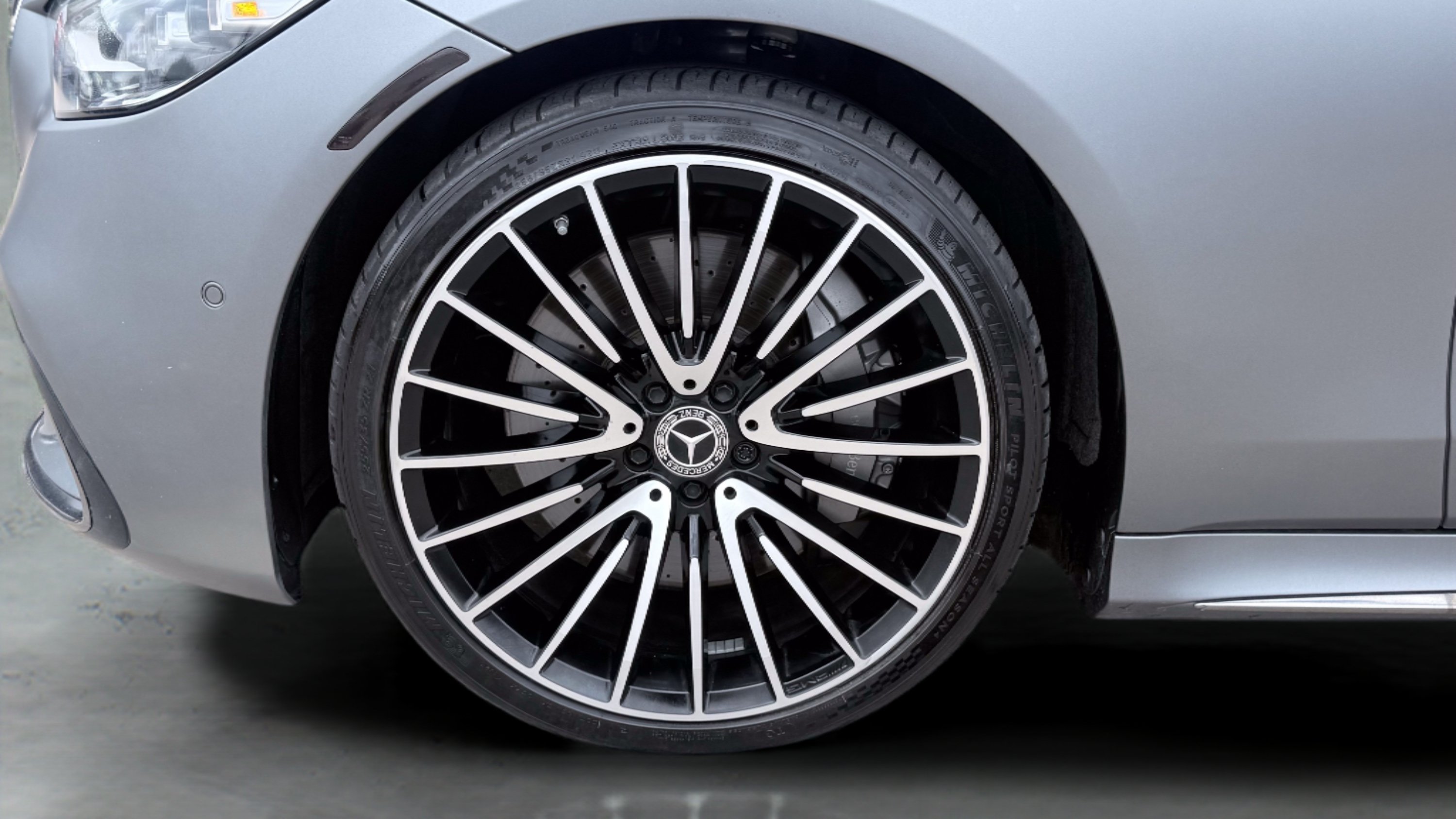 Used 2023 Mercedes-Benz S 500 4MATIC w/ AMG Line image 18
