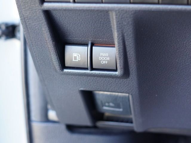 Used 2023 Toyota Sienna XSE image 17