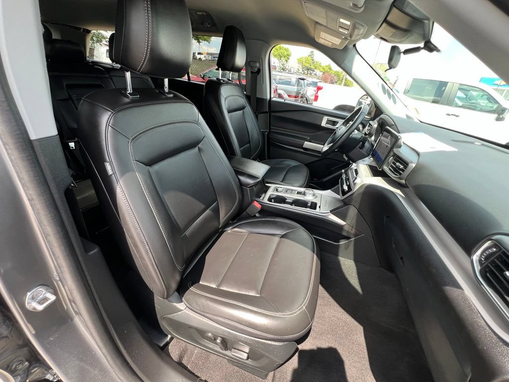 Used 2024 Ford Explorer XLT w/ Equipment Group 202A AWD/4WD image 31
