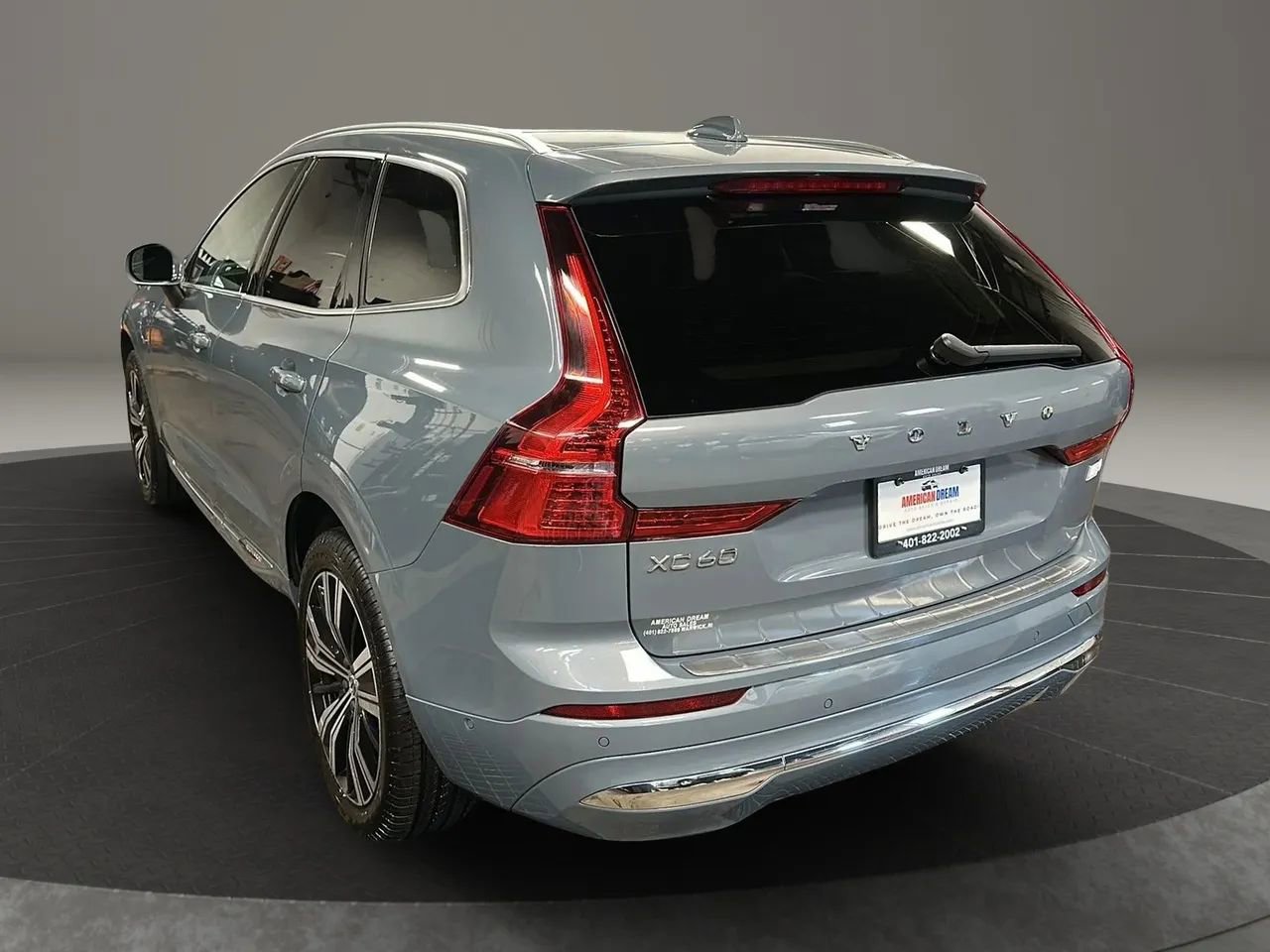 Used 2022 Volvo XC60 T8 Inscription w/ Advanced Package image 3