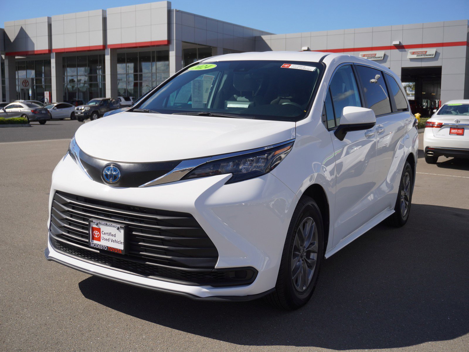 Used 2024 Toyota Sienna LE image 7