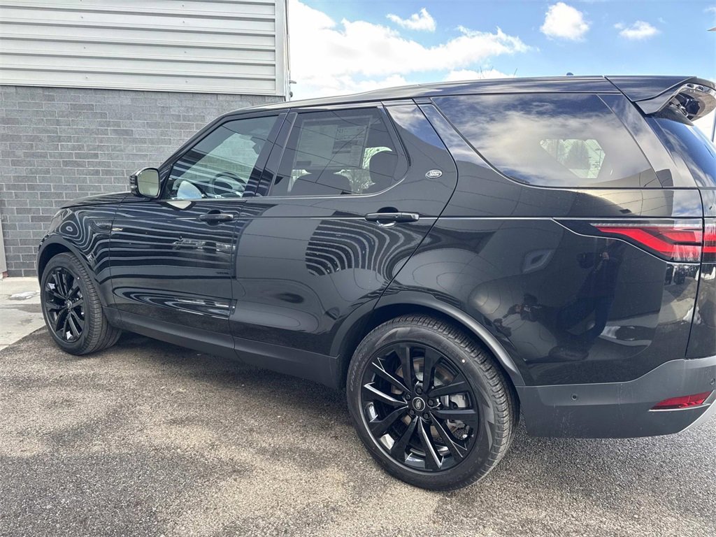 New 2026 Land Rover Discovery S image 4