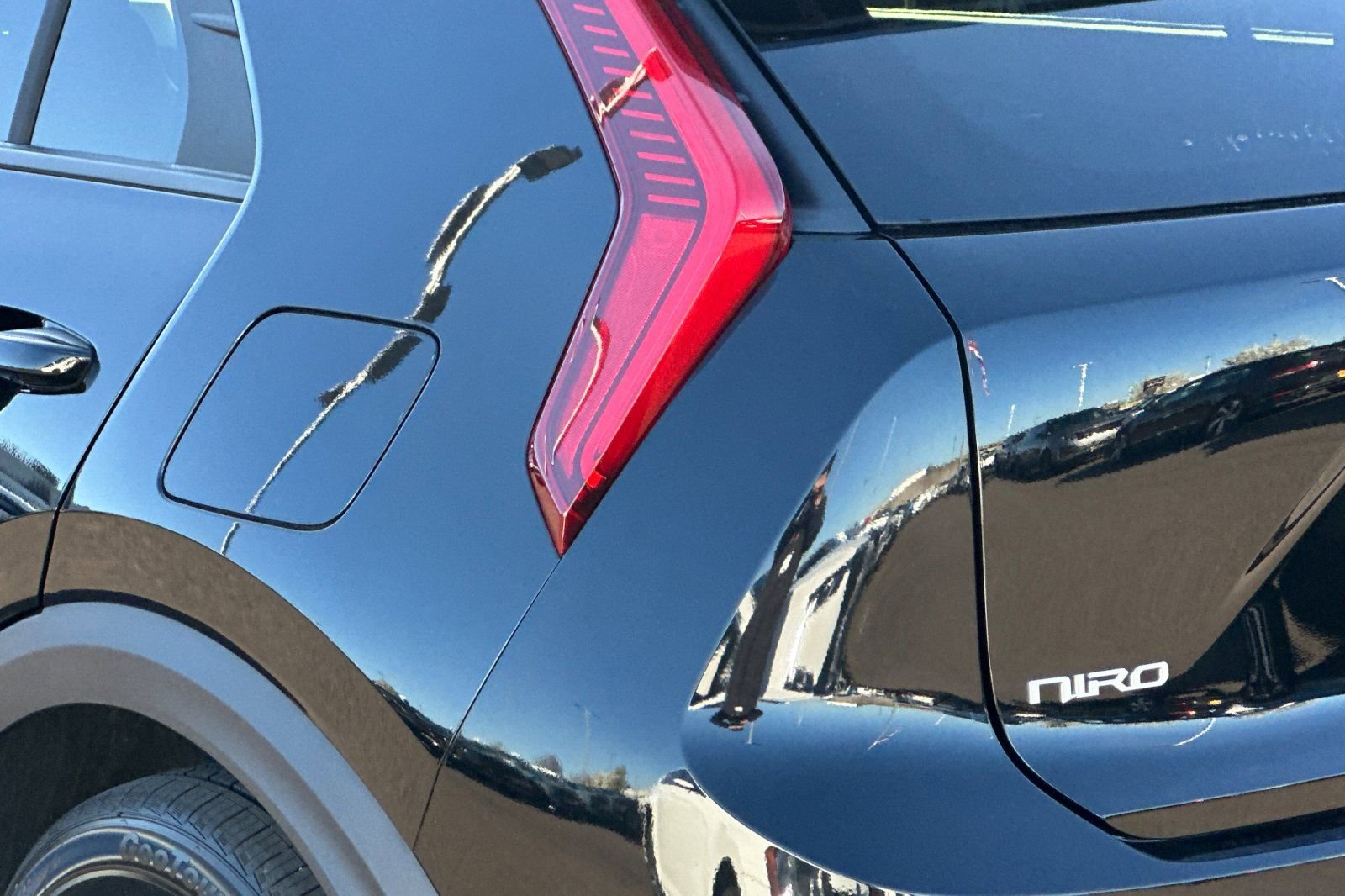 Used 2023 Kia Niro EX image 26