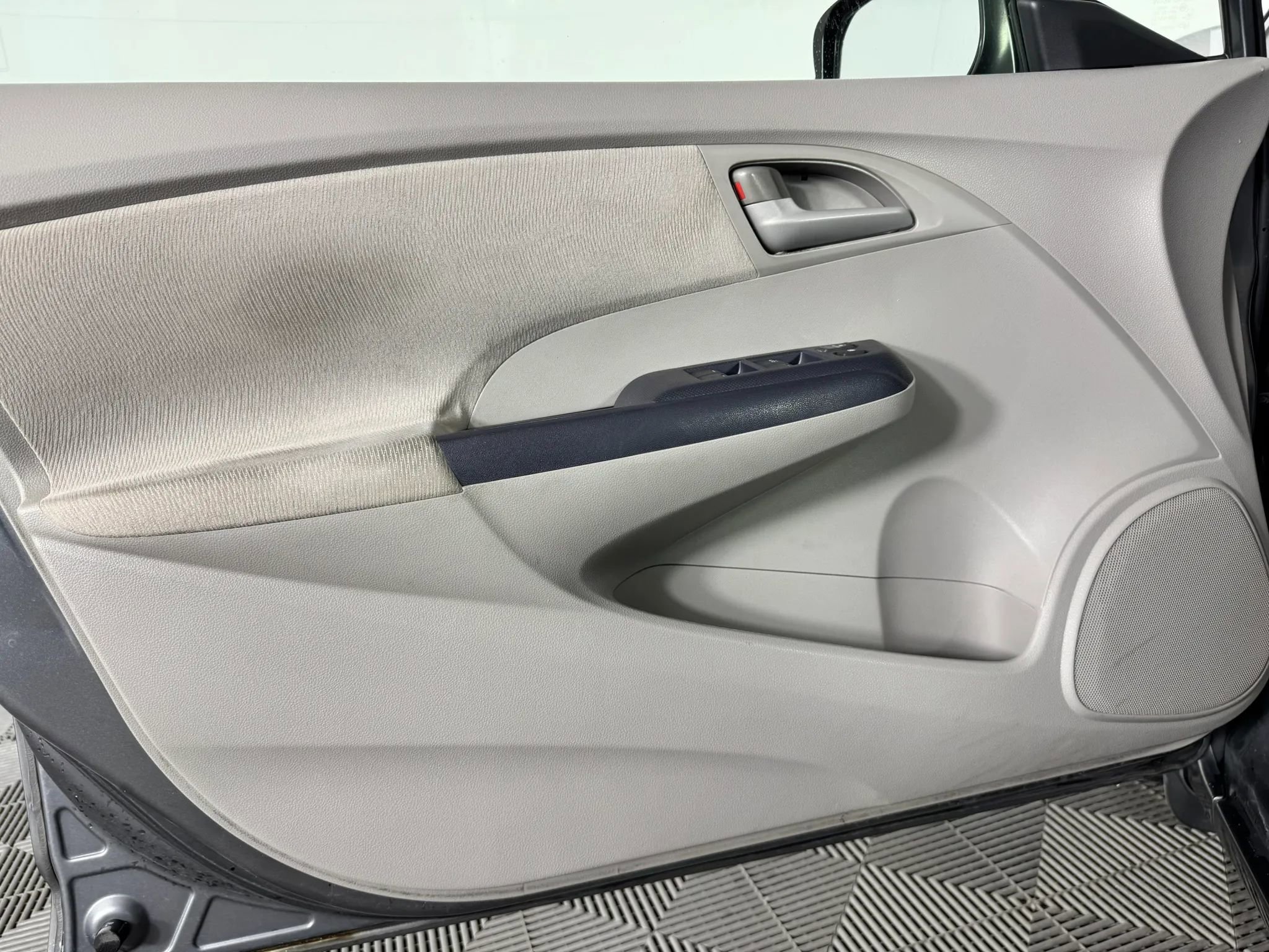 Used 2010 Honda Insight EX image 32