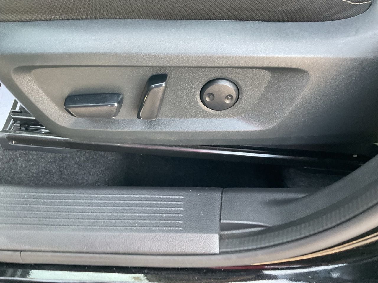 Used 2025 Nissan Rogue SV FWD image 9