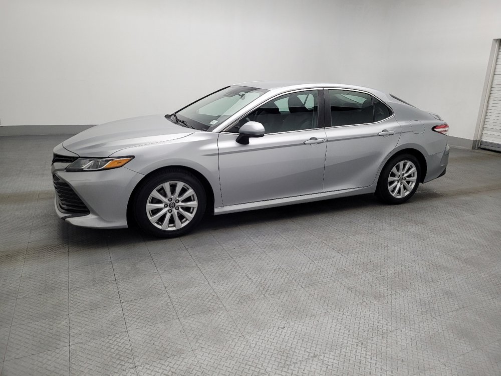 Used 2018 Toyota Camry LE image 2