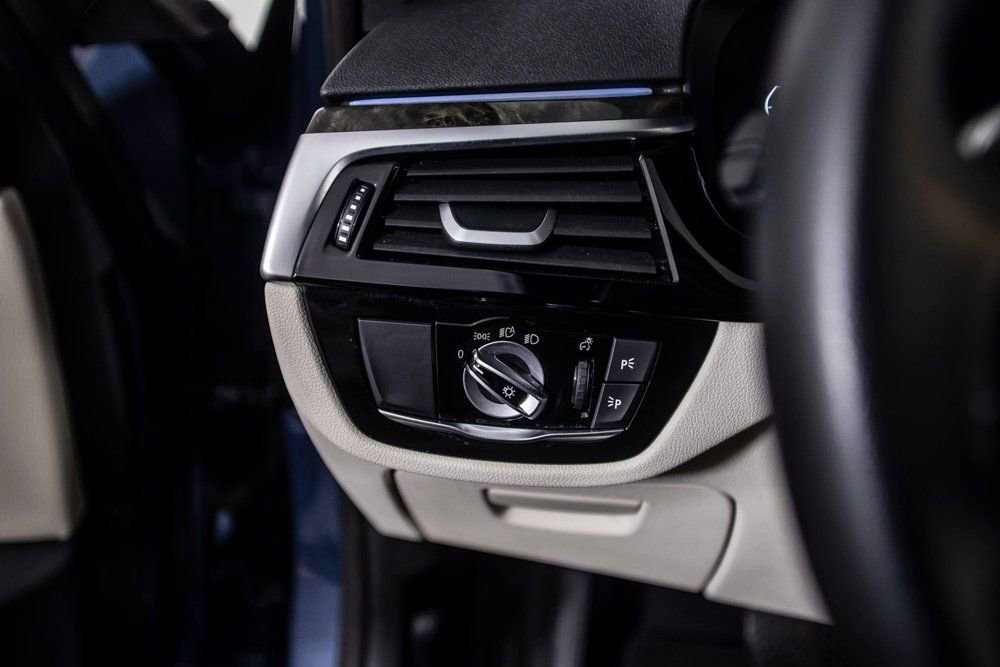 Used 2023 BMW 530e w/ Premium Package image 34