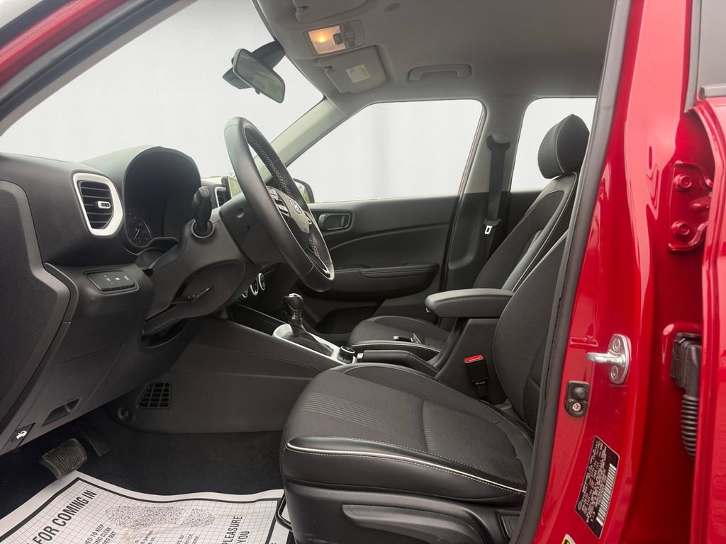 Certified 2022 Hyundai Venue Limited FWD image 9
