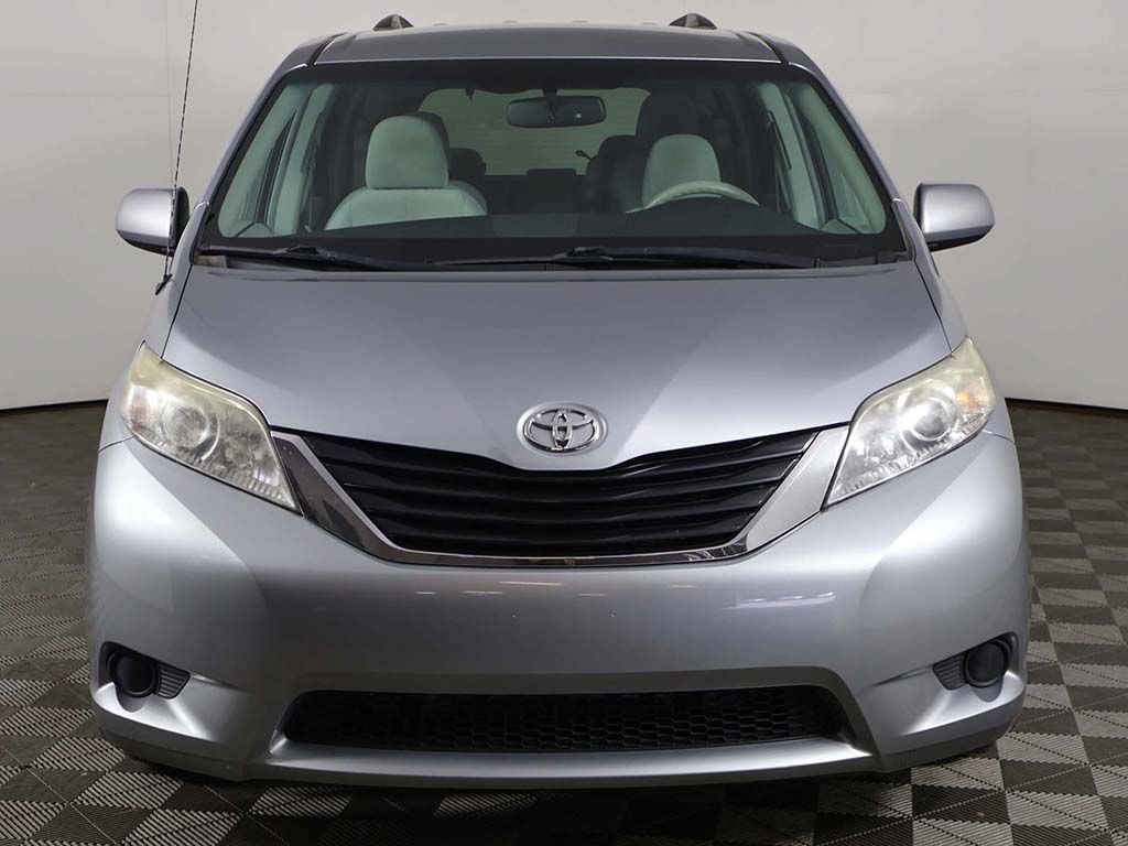 Used 2011 Toyota Sienna LE w/ Towing Pkg FWD image 8