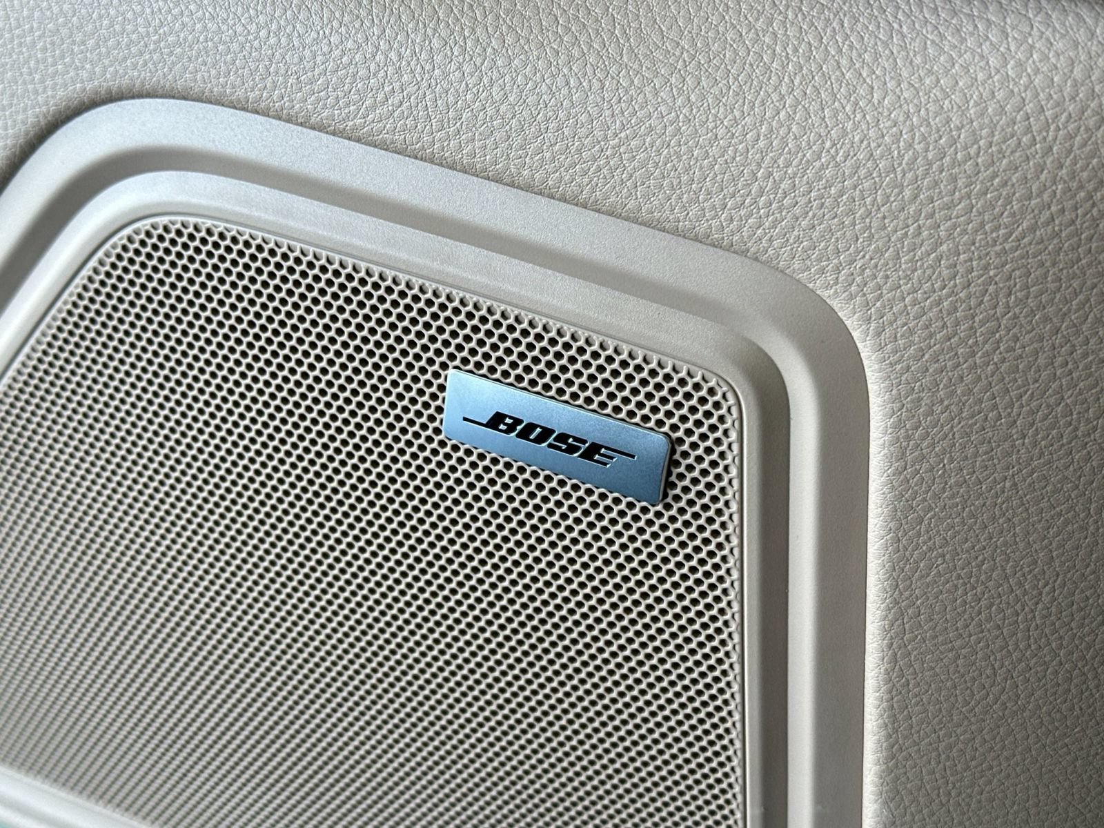 Certified 2023 Porsche Macan AWD/4WD image 21