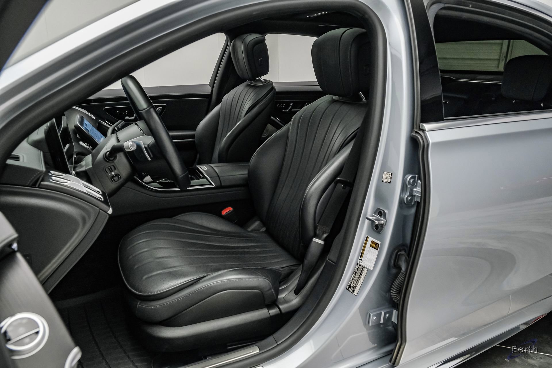 Used 2022 Mercedes-Benz S 580 4MATIC Sedan w/ AMG Line Package image 48