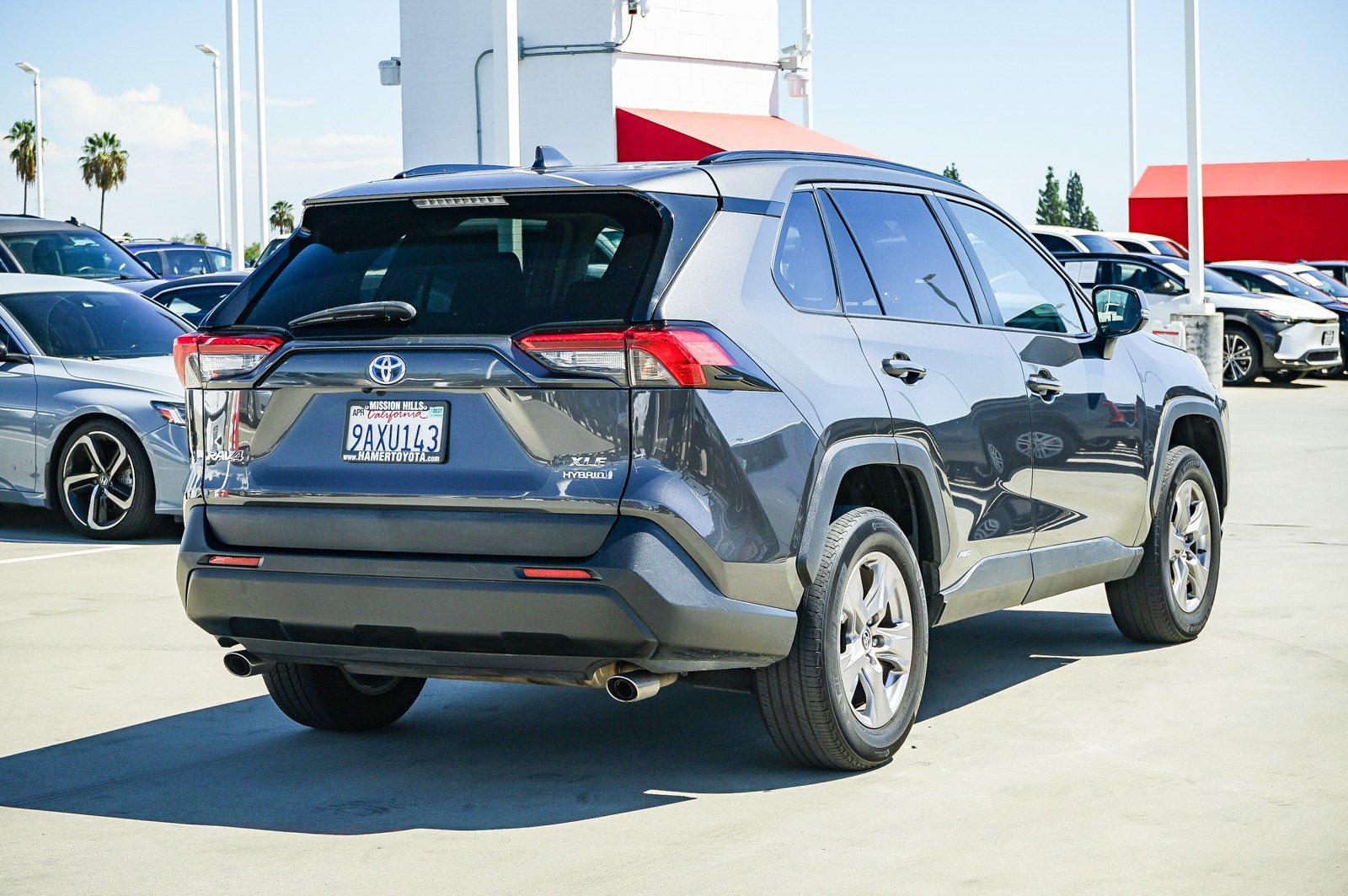 Used 2022 Toyota RAV4 XLE w/ Convenience Package AWD/4WD image 7