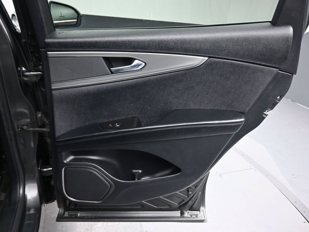 Used 2019 Lincoln Nautilus Select image 37