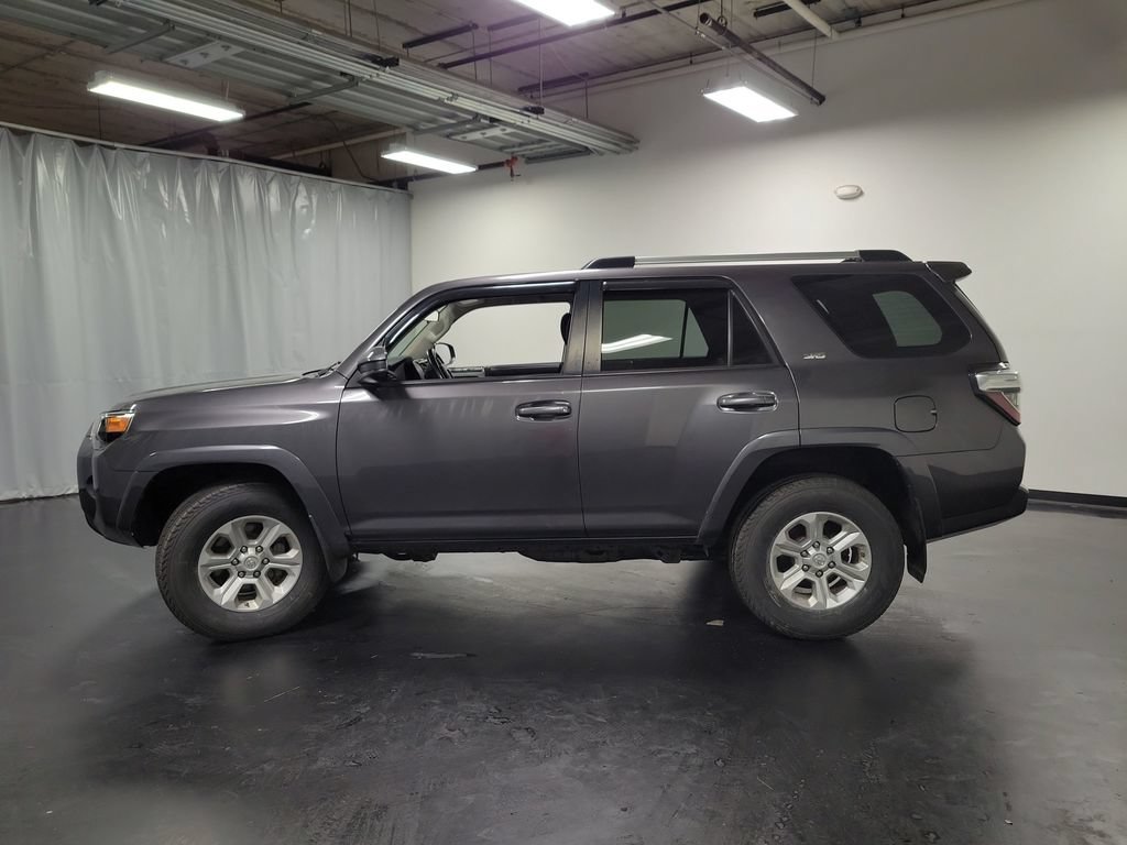 Used 2019 Toyota 4Runner SR5 AWD/4WD image 5