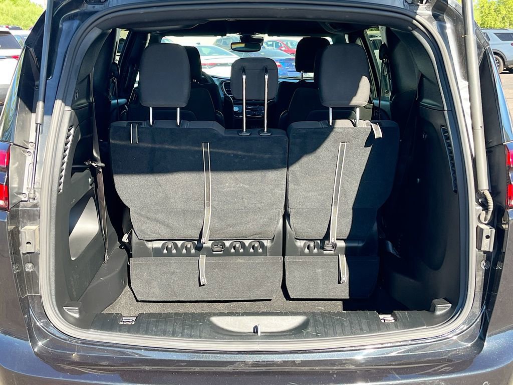 Used 2023 Chrysler Pacifica Touring FWD image 25
