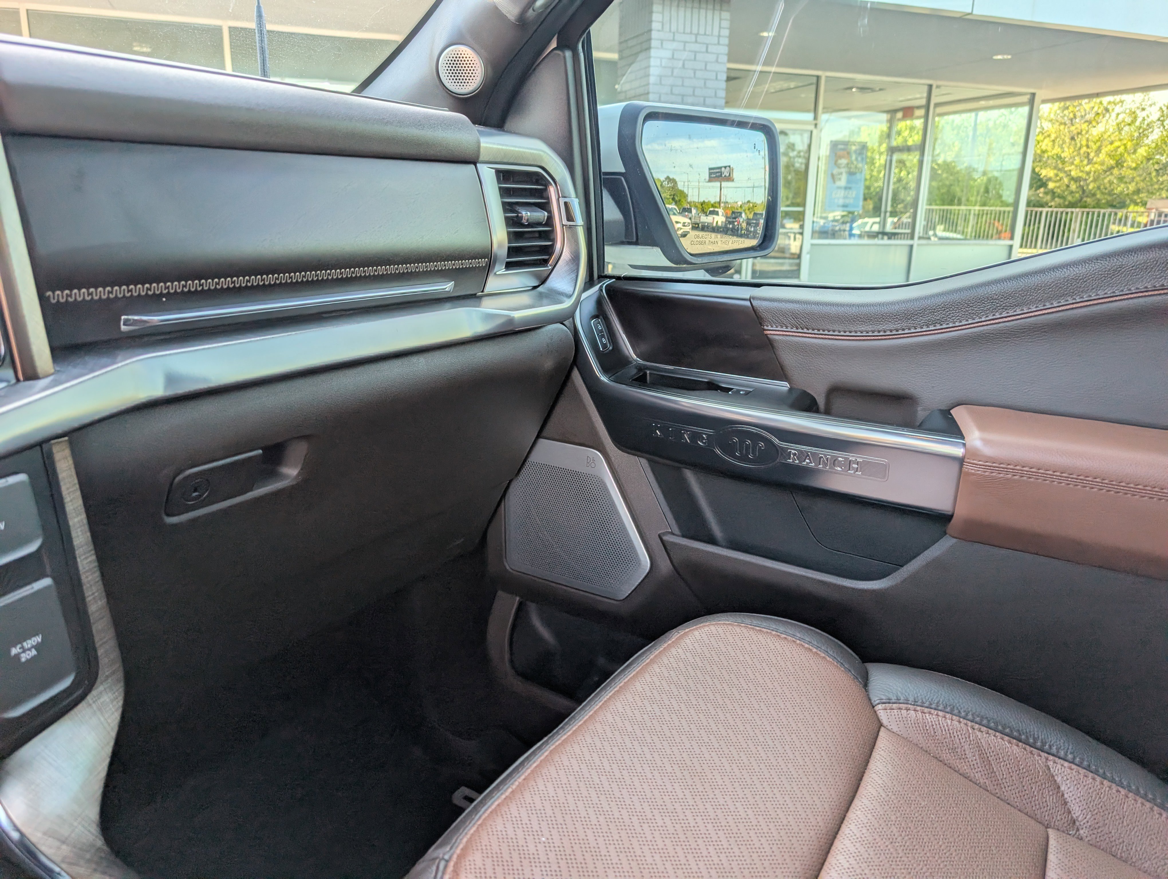 Used 2024 Ford F150 King Ranch w/ FX4 Off-Road Package image 32