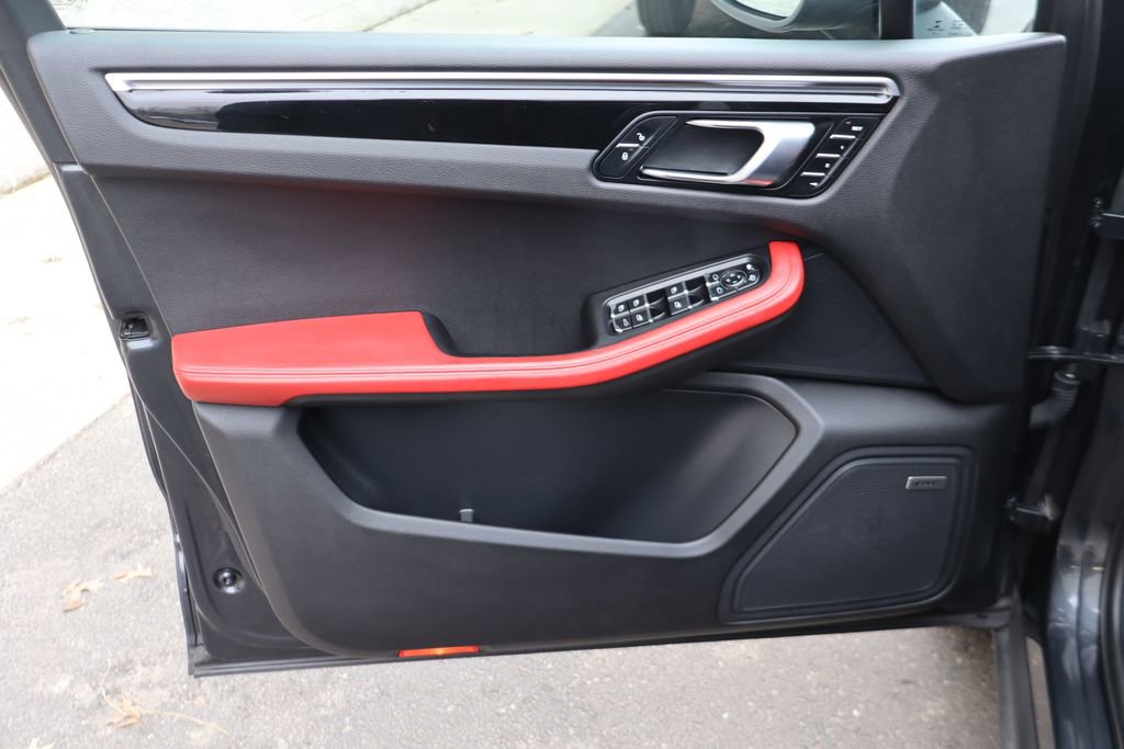 Used 2018 Porsche Macan Sport Edition w/ Driver Memory Package image 17