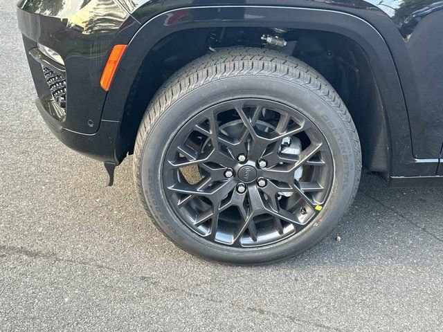 New 2025 Jeep Grand Cherokee Summit image 11