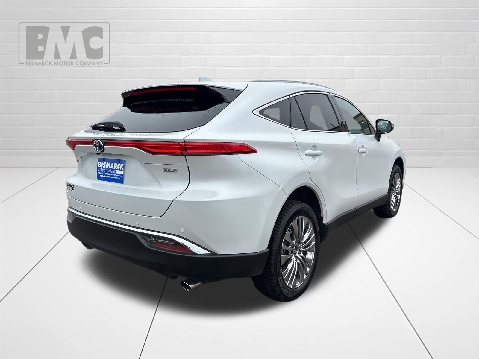 Used 2023 Toyota Venza XLE AWD/4WD image 3